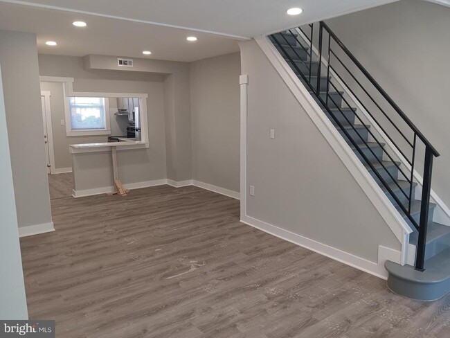 Photo - 1939 N Myrtlewood St