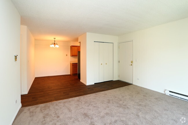 2BR, 2BA - 950SF - Living Room