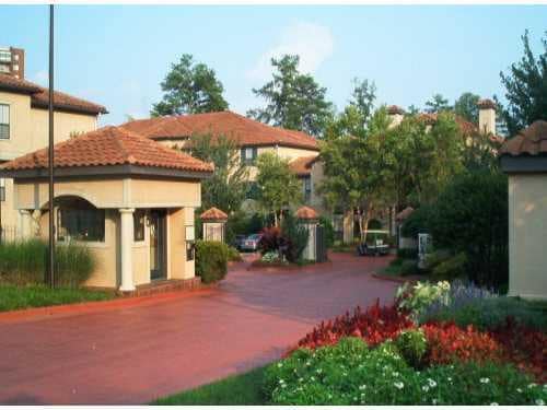 Building Photo - 3777 Peachtree Rd NE Unit 1035