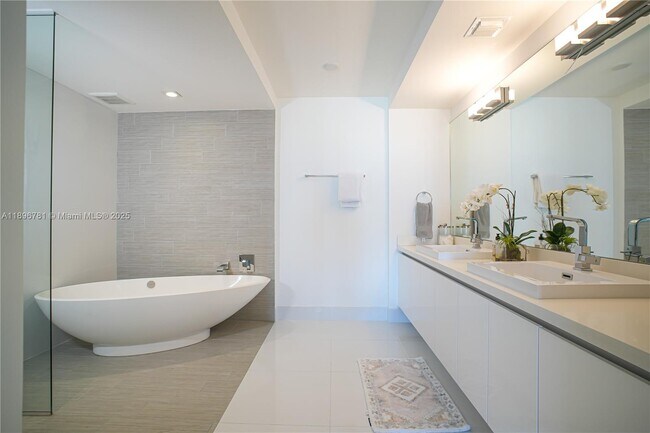 Photo - 300 Sunny Isles Blvd Unidad 4-1603