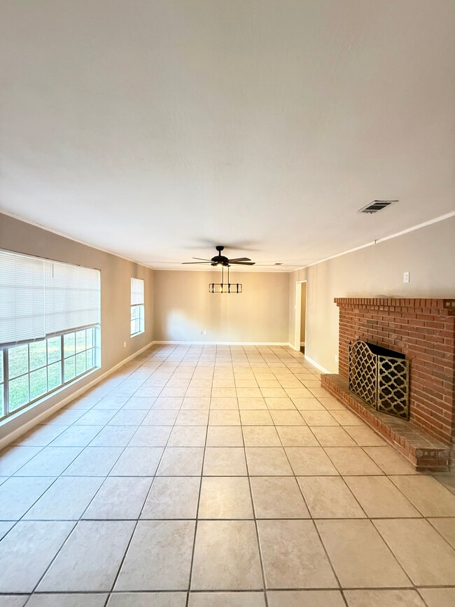 Photo - 27 Ford Loop