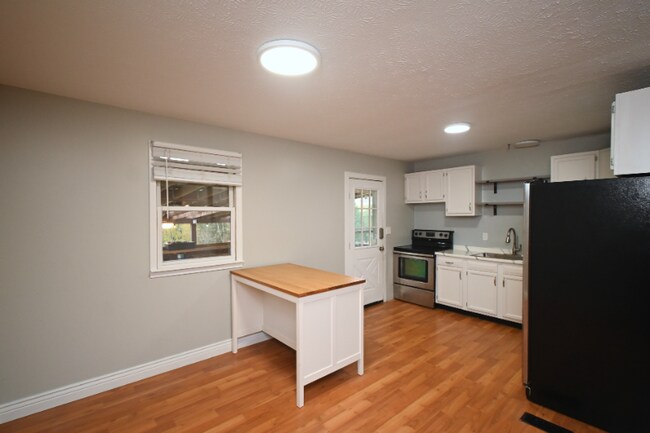 Photo - 615 Concord Rd