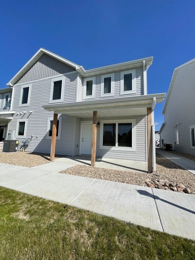 Building Photo - Exquisite 3-Bedroom Home with Modern Elegance and Scenic Views!
