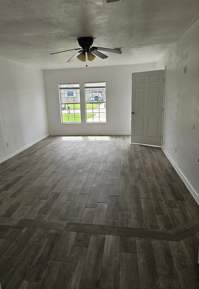Photo - 12623 Chiswick Rd