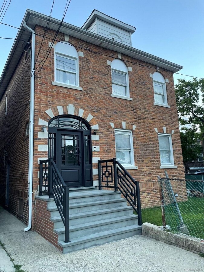 Photo - 1135 Waring Ave