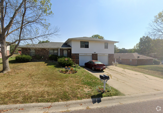 Building Photo - 723-725 Pear Tree Circle Unit 723 Pear Tree Circle Rental
