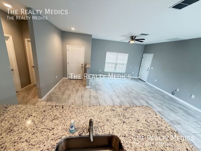 Photo - 494 Harrison St SW