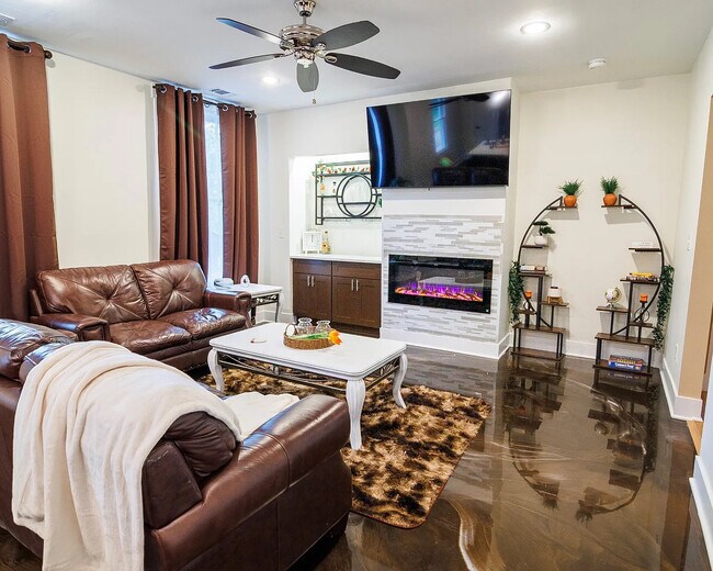 Room in House on Beecher St SW