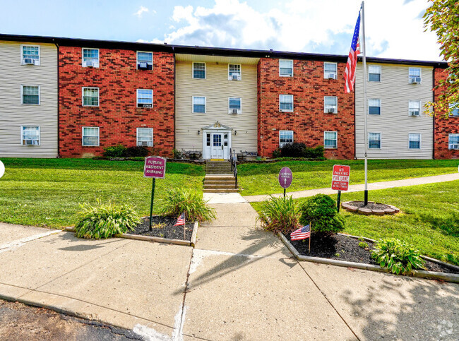 Building Photo - Colonial Estates Rental