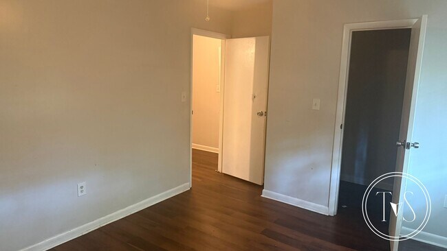 Photo - RATE DROP ALERT (was $1590/month)!