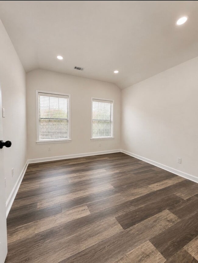 Photo - 705 Evanwood Dr