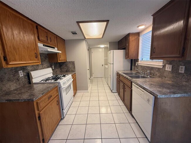 Photo - 7001 Winedale Dr
