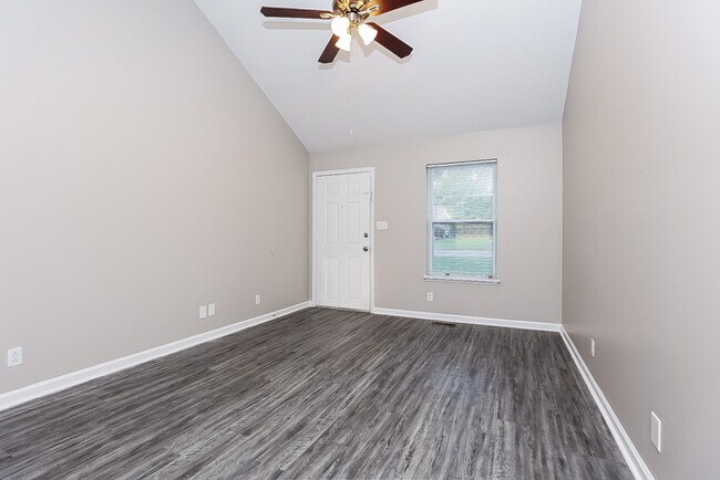 Photo - 573 Brady Dr