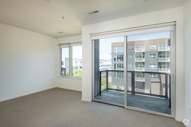 STUDIO, 1BA - 585SF