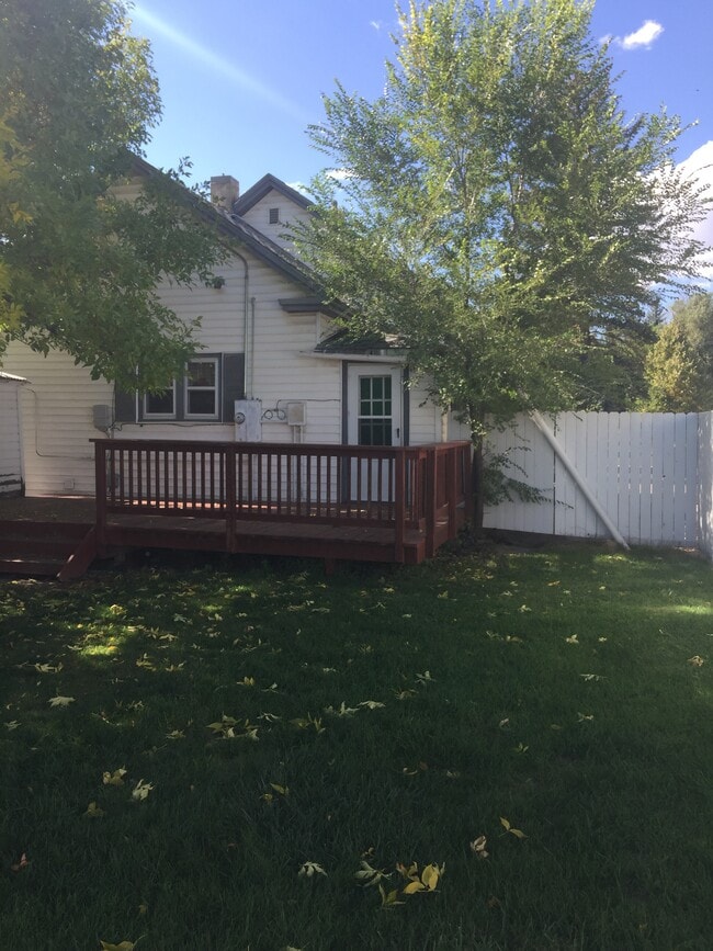 Photo - 645 Gladstone St