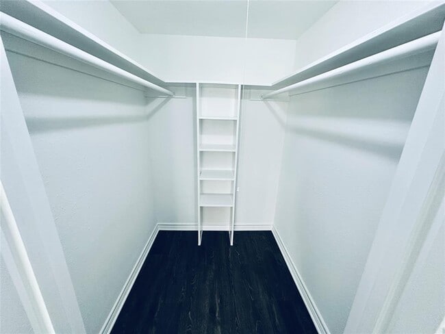 Photo - 601 W 11th St Unit 121