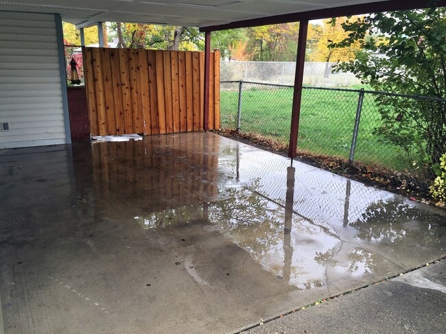 Photo - 401 E Maxwell Ln Unit B