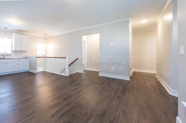 Photo - 331 N 127th St E