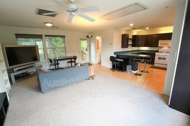 Building Photo - 7910 Ceberry Dr Unit B Rental