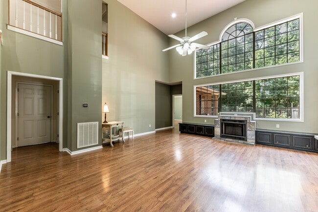 Photo - 1002 Amesbury Ct