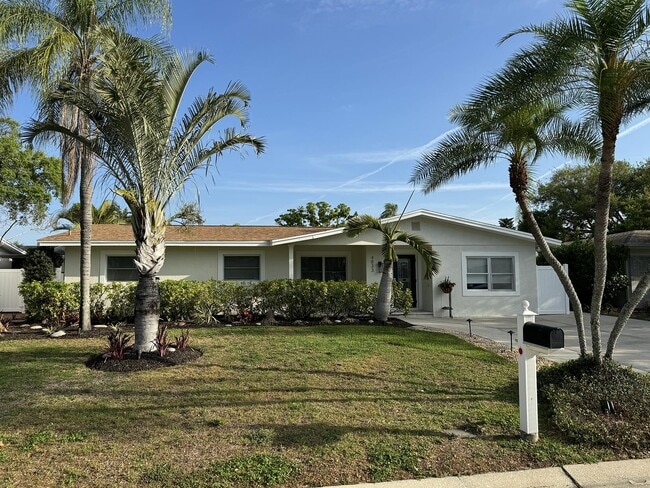 Building Photo - 4833 W Bay Ct Ave Rental