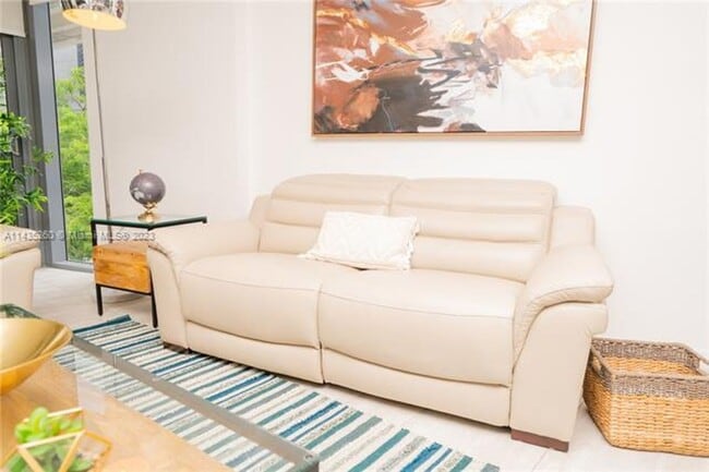 Photo - 31 SE 6th St Unit 31 SE 6th St 301