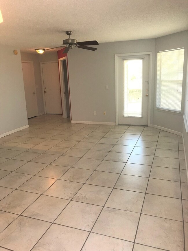 Photo - 2 Bedroom / 2 Bathroom Upstairs Condo with Large Screened Covered Porch