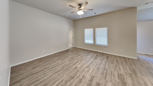 Photo - Beautiful Spacious Home in Mustang Schools