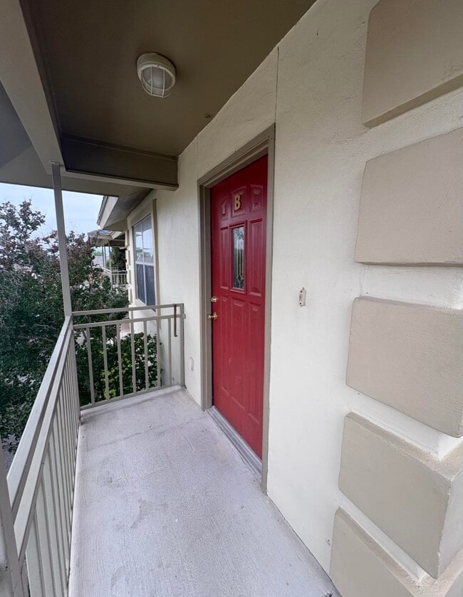 Building Photo - 121 Ramon Cardenas Dr