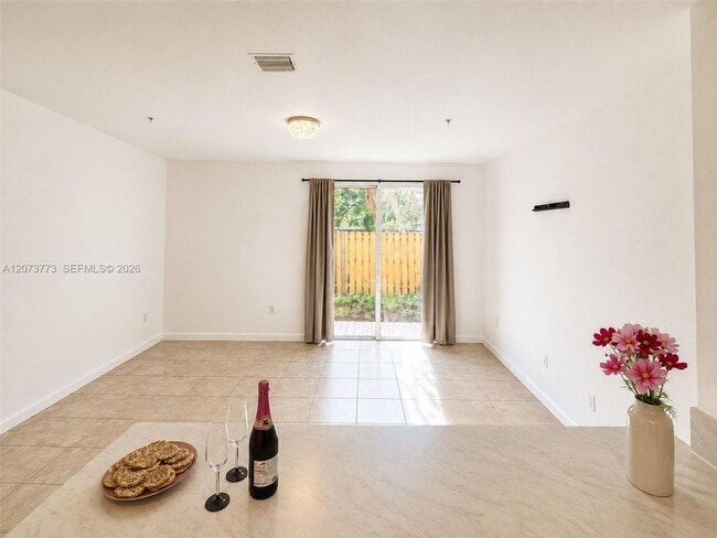 Photo - 142 SE 28th Ter