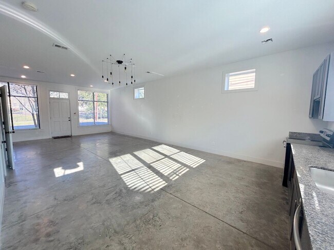 Photo - DIXON PARK | 2 BEDROOM | 2.5 BATH