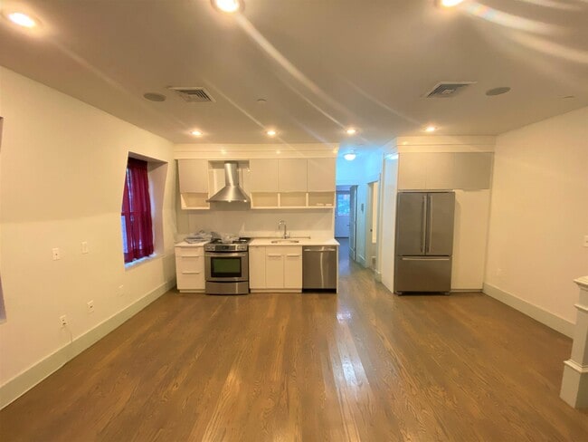 Building Photo - 15 Boardman St Unit 2