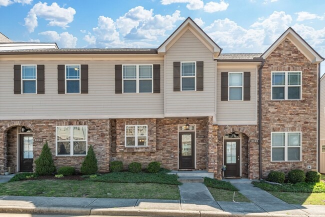 Building Photo - Beautiful 2-Bedroom Townhouse Near NCSU, Available June 15!