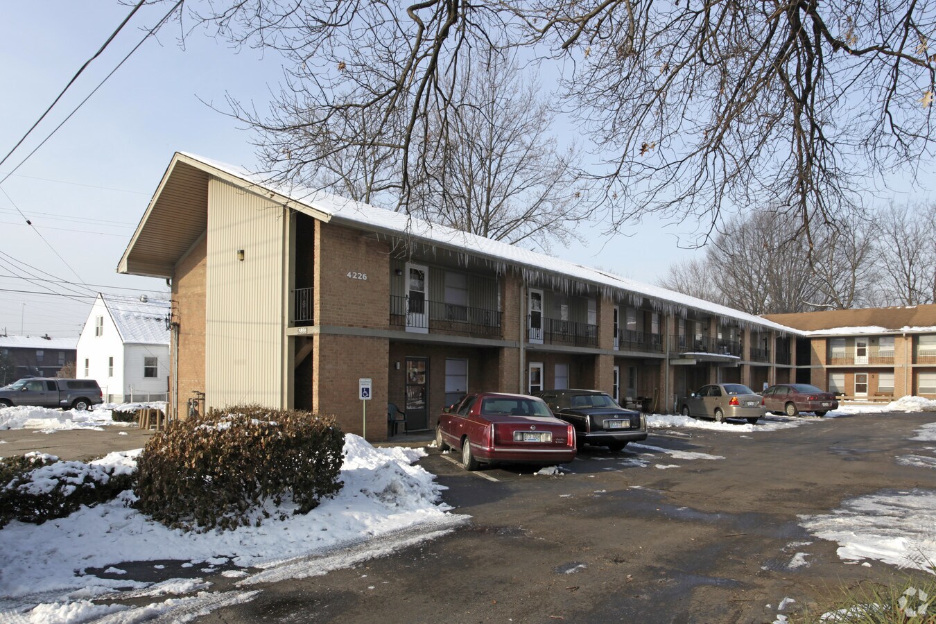Hillview Manor - Hillview Manor Apartments
