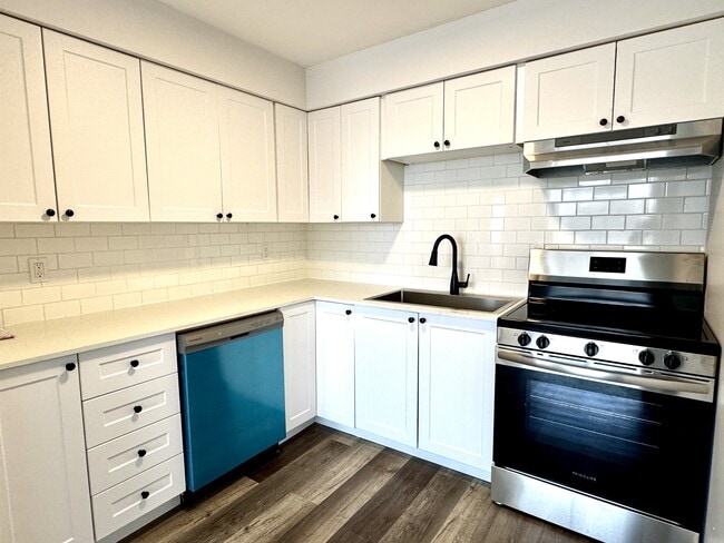 Building Photo - 1985 Westcott Rd Unit 305