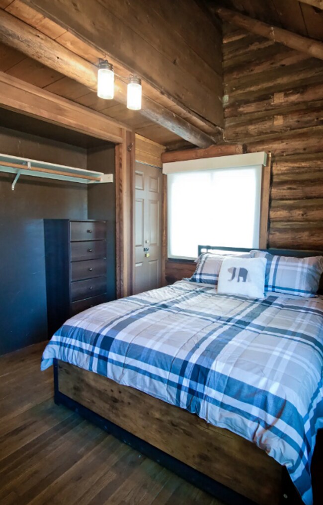 Photo - Discover Your Mammoth Haven in Old Mammoth...