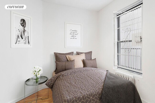 Photo - 242 E 10th St