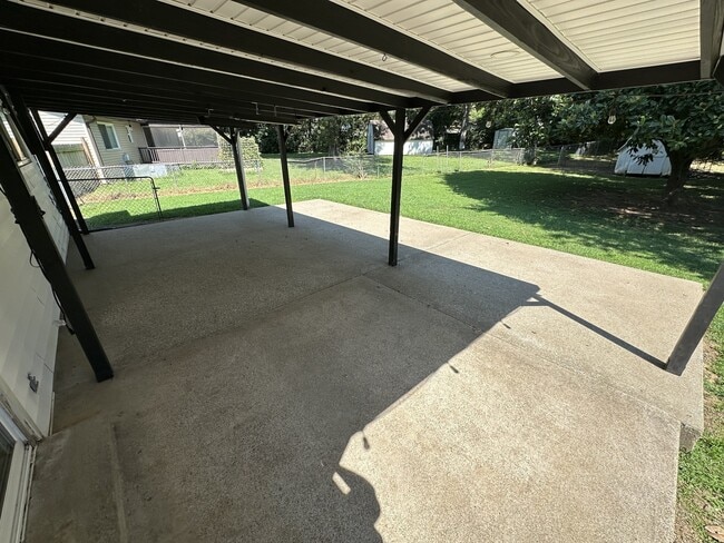 116 SE Springdale Dr