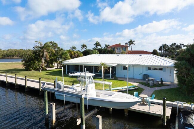 Photo - 8585 SE Palm St