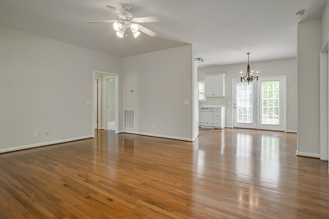 Living Room/ Dining - 300 Dixie Plaza Dr