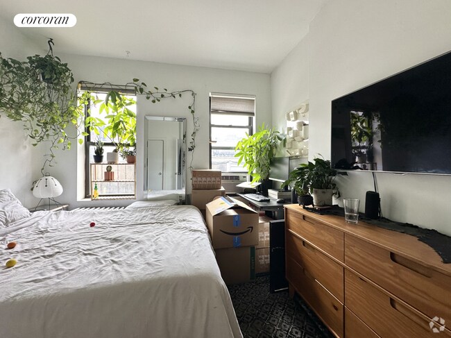 Building Photo - 304 W 21st St Rental