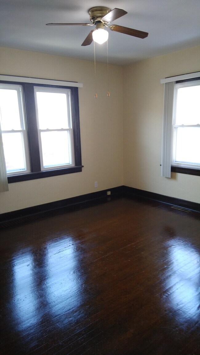 living room - 2110 Mississippi St