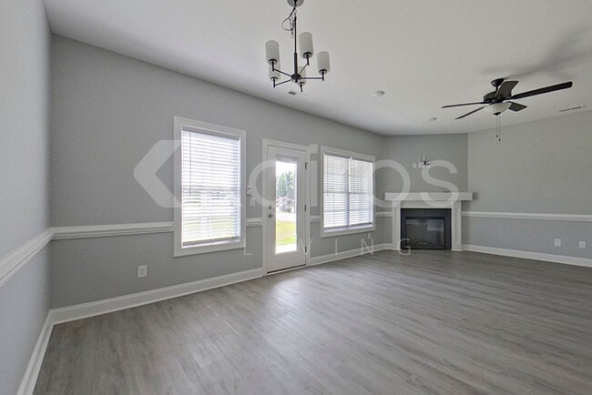 Photo - 3704 Oak Leaf Wy