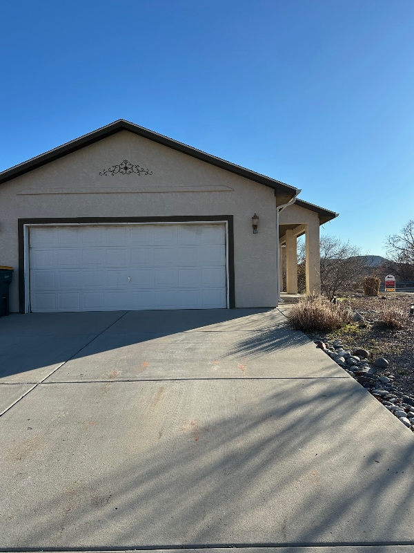 Building Photo - 883 Vineyard Ave