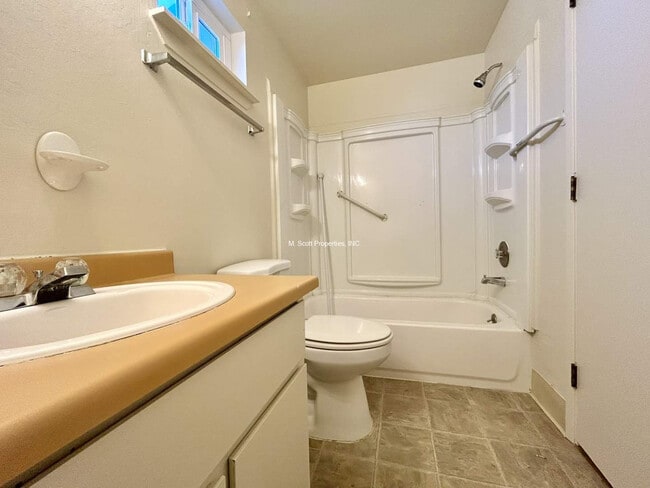 Photo - 1476 Hussman Ave