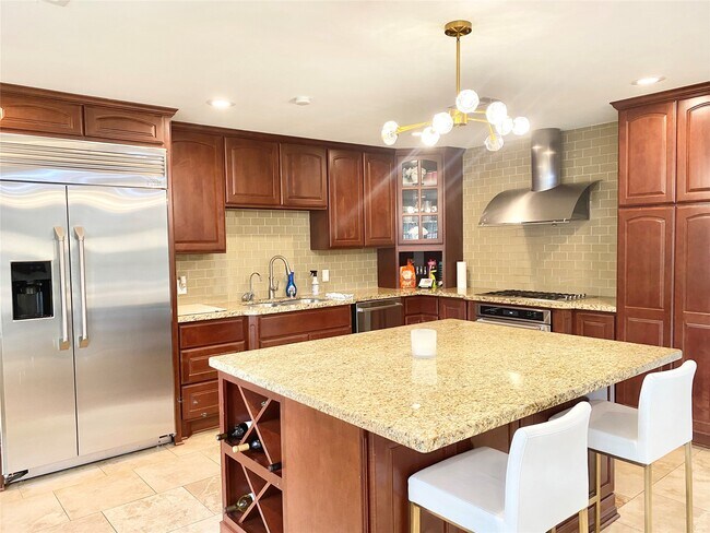 Photo - 729 Camelot Ln
