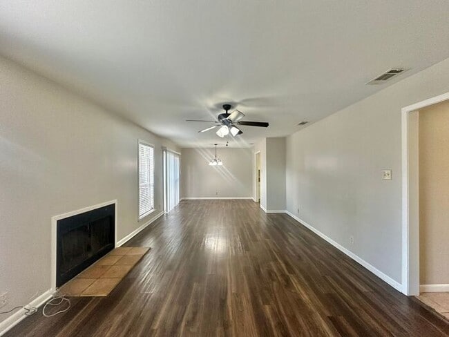 Building Photo - Available-2 Bed 2 Bath Apartment in Central Tyler!