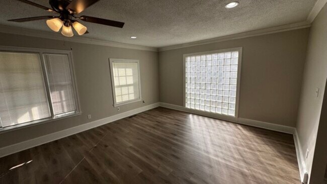 Photo - 1418 Snowden Ave