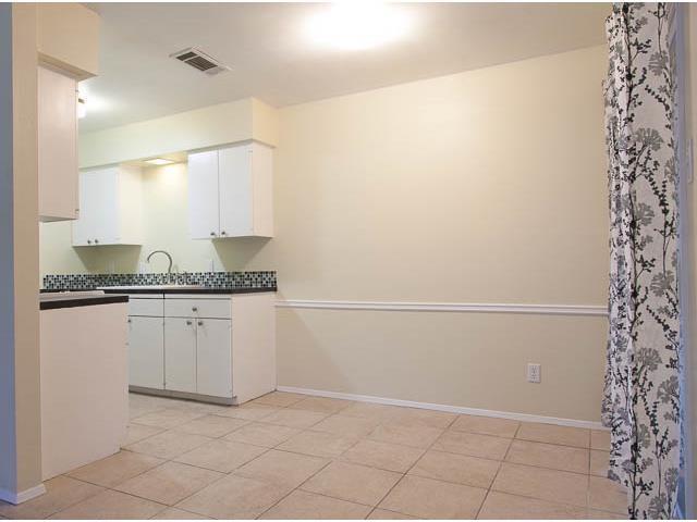 Photo - 2528 Berkett Dr