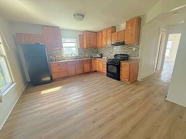 Building Photo - 1642 W Colvin St Unit #2 Rental